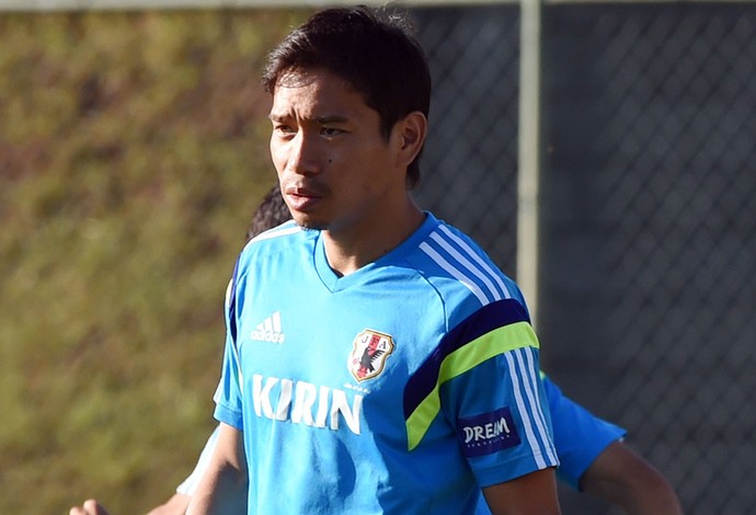 Yuto Nagatomo e Alberto Zaccheroni treino Japão (Foto: AFP)