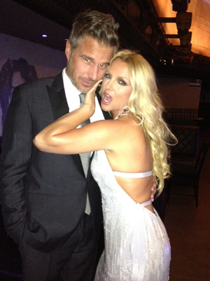 Britney Spears com o marido, Jason Trawick, em evento em Los Angeles, nos EUA (Foto: Twitter/ Reprodução)