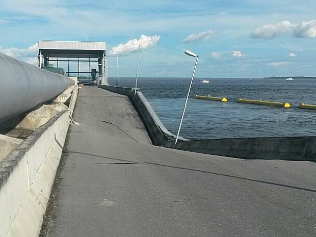 Estrutura da ponte que sustenta adutora do Proama ficou abalada  (Foto: Divulgação/Manaus Ambiental)