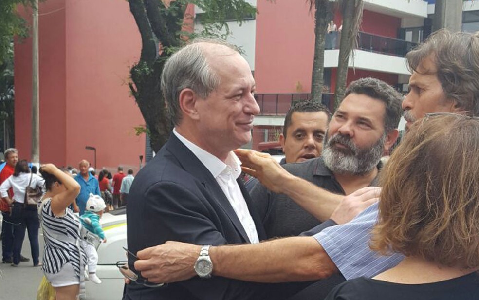 O ex-ministro Ciro Gomes durante o velório de dona Marisa Letícia  (Foto: laercio Pimentel/G1)