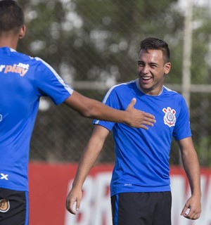 Aconselhado por Willians, Maycon quer incomodar os titulares do Timão