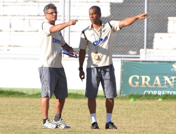 Eugênio Souza treinador Araxá Esporte (Foto: Divulgação/AEC)