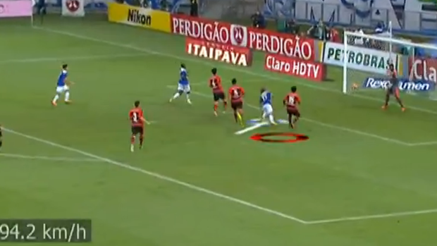 No detalhe: gol de Everton Ribeiro, Cruzeiro x Flamengo - 2 (Foto: Reprodução / SporTV)