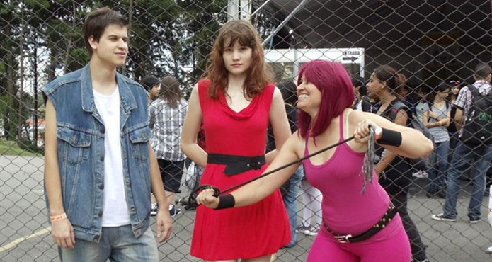 Monica (ao centro) com seu grupo de cosplay de Double Dragon (Foto: Acervo Pessoal)