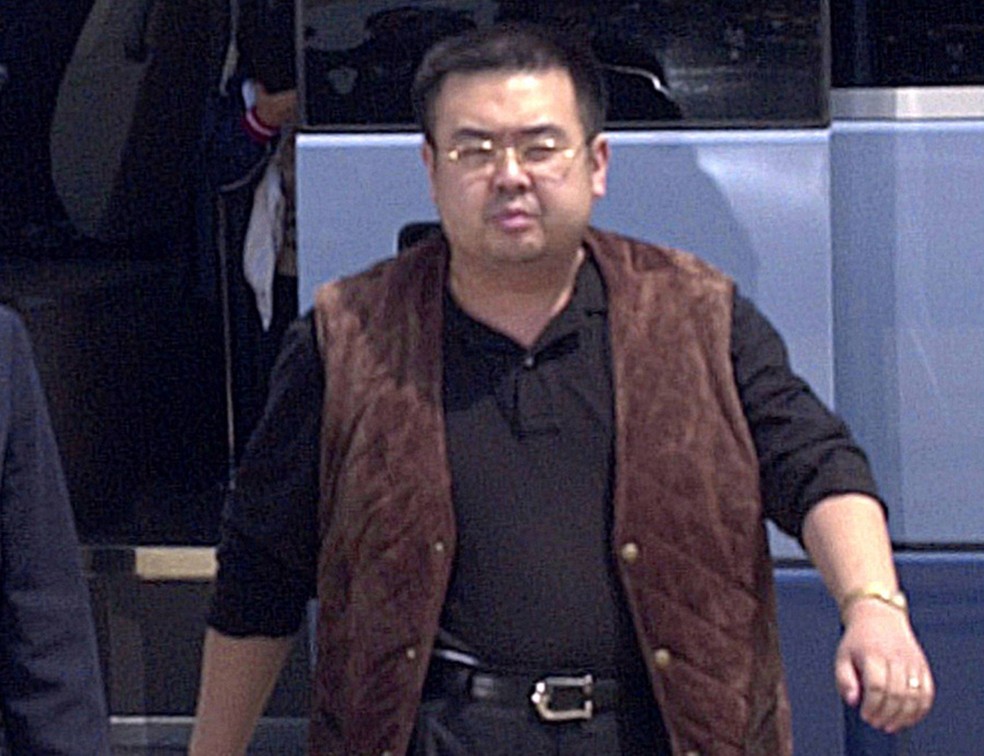 Homem morto no aeroporto da Malsia seria Kim Jong-nam, irmo mais velho do lder norte-coreano, Kim Jong-un (Foto: Kyodo News via AP)