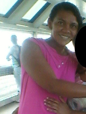 Mulher, conhecida somente por "Carla", é suspeita de raptar bebê em Chã de Alegria, em PE. (Foto: Polícia Civil / Divulgação)