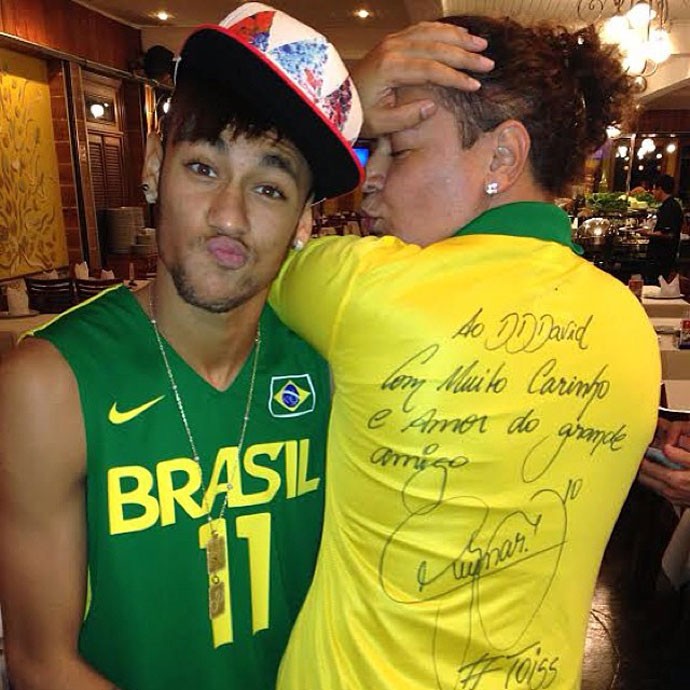 Neymar recebe parabéns pelo aniversário (Foto: Reprodução )