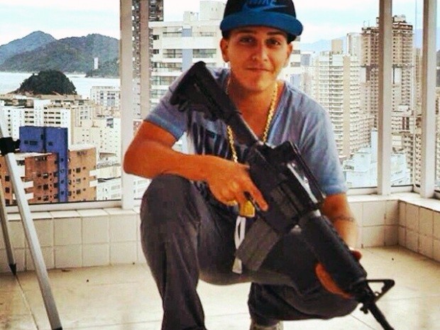Jovem foi preso com munições e drogas em Cubatão, SP (Foto: Reprodução/Instagram)