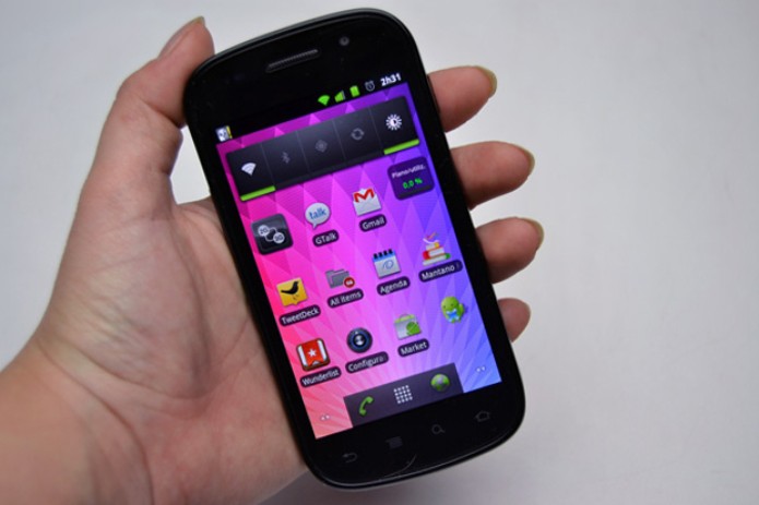 A tela de Super AMOLED faz diferença (Foto: Stella Dauer) A tela de Super AMOLED faz diferença (Foto: Stella Dauer)