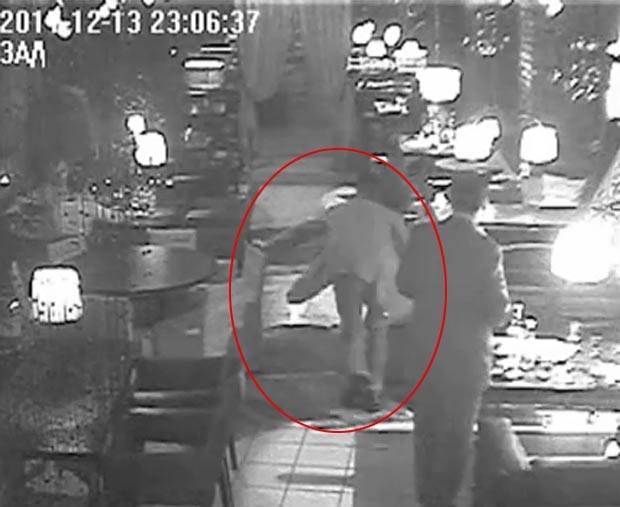 Diplomata polonês Witold Misiak foi filmado bêbado em restaurante. (Foto: Reprodução)
