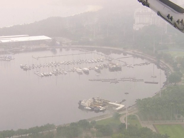 Imagem do Globocop mostra entorno do aeroporto Santos Dumont na manhã desta quarta (Foto: Reprodução/TV Globo)