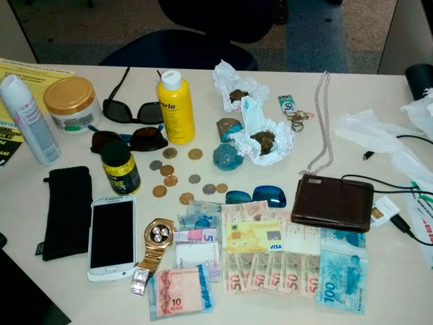 Polícia Militar prende quadrilha que distribuía dinheiro falso  (Foto: Divulgação/PM)