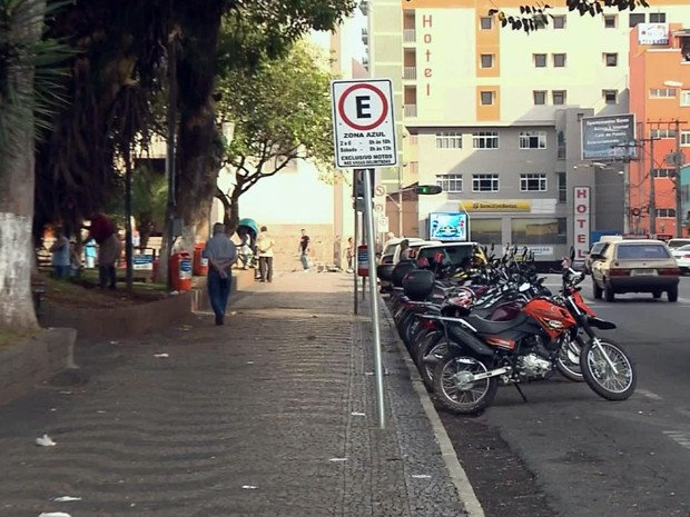 Cobrança na Zona Azul começa na próxima semana em Pouso Alegre (Foto: Reprodução EPTV) Cobrança na Zona Azul começa na próxima semana em Pouso Alegre (Foto: Reprodução EPTV)