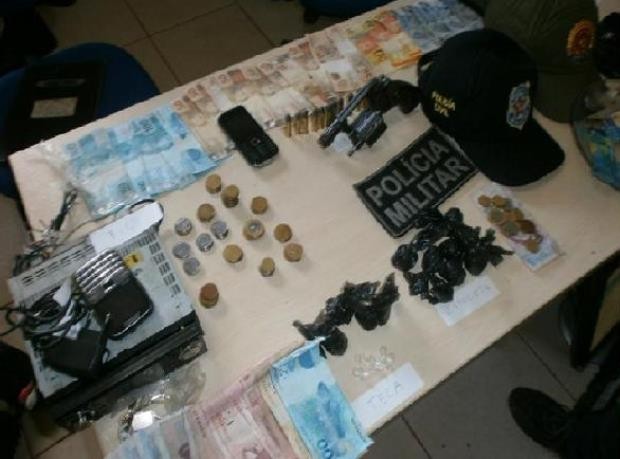 Flagrantes de venda de drogas foram repreendidos pela operação. (Foto: Polícia Civil)