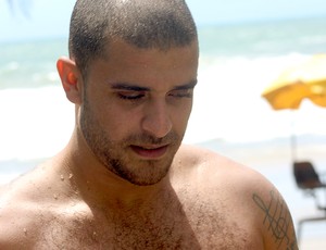 Diogo Nogueira vai à praia em Itacaré (Foto: Pedro Veríssimo / Globoesporte.com)