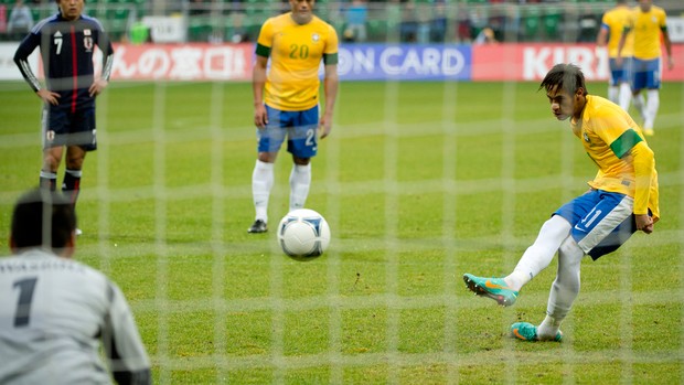neymar brasil x japão (Foto: AFP)
