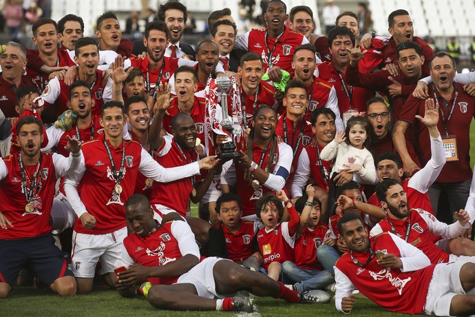 Jogadores do Braga comemoram título da Taça de Portugal (Foto: EFE/EPA/MARIO CRUZ)