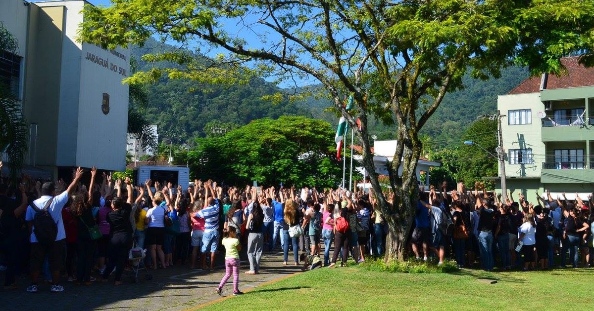 G1 Servidores de Jaraguá do Sul entram em greve nesta quintafeira