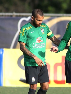 Daniel Alves e David Luiz treino seleção Brasileira (Foto: Mowa press)