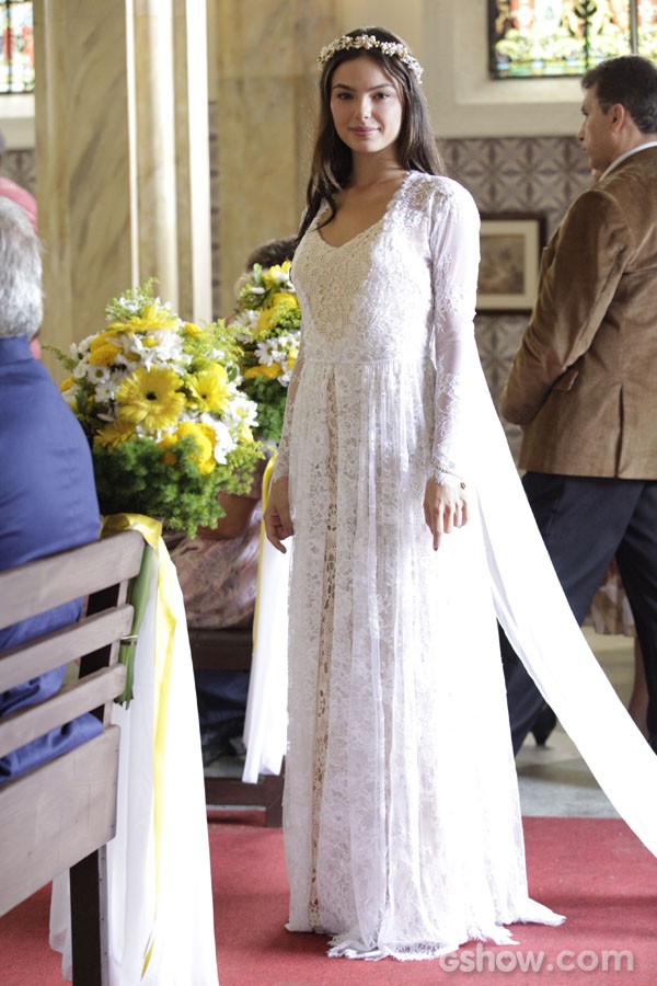 Isis Valverde usa vestido de noiva confeccionado em apenas um dia - Extras  - Boogie Oogie