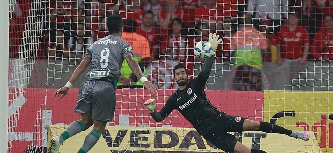 Internacional x Palmeiras Barrios Alisson (Foto: Itamar Aguiar/Agência Free Lancer/Estadão Conteúdo) Internacional x Palmeiras Barrios Alisson (Foto: Itamar Aguiar/Agência Free Lancer/Estadão Conteúdo)