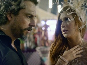 Zé fica preocupado após Cora ser baleada (Foto: TV Globo) Zé fica preocupado após Cora ser baleada (Foto: TV Globo)