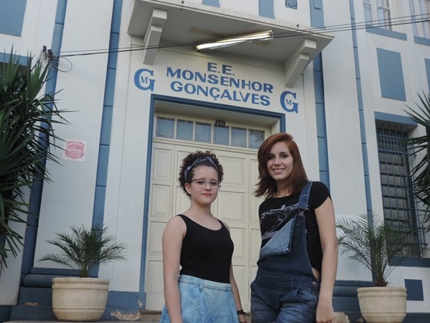 Ana e Isabelle são contra a decisão da direção da escola (Foto: Marcos Lavezo/G1)