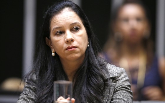 A advogada-geral da União, Grace Mendonça, participa de sessão na Câmara dos Deputados (Foto: Jorge William / Ag. O Globo)