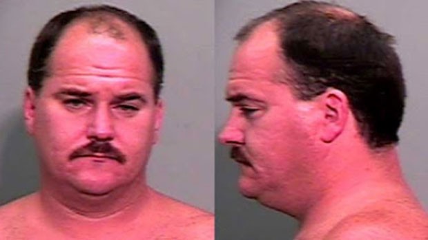  Matthew J. Reid foi preso em Vernon após ser flagrado nu e bêbado na frente da casa de duas vizinhas. (Foto: Divulgação)