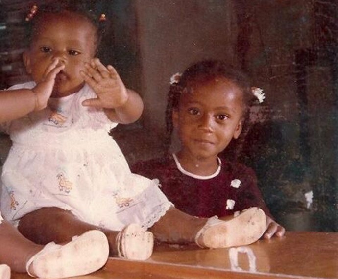Negra Li e a irmã mais velha em foto da infância (Foto: Arquivo Pessoal)