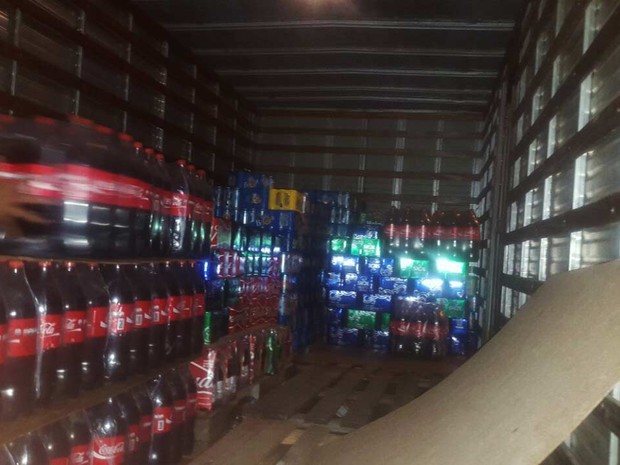 Bebidas furtadas de distribuidora no Gama, no Distrito Federal, e apreendidas pela polícia (Foto: Polícia Militar/Divulgação)