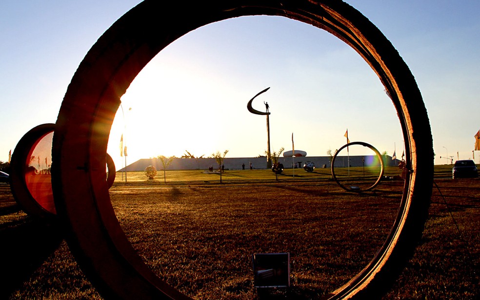 Memorial JK visto da área em frente ao Memorial dos Povos Indígenas (Foto: Vianey Bentes/TV Globo)