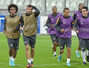 Luiz Adriano e Darijo Srna treino Shakhtar (Foto: AFP)