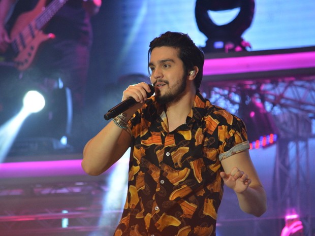 Luan Santana em show em Limoeiro, interior de Pernambuco (Foto: Felipe Souto Maior/ Ag. News)