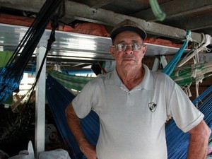 Aposentado teme pelo mau tempo nas viagens de barco, no Amazonas (Foto: Marcos Dantas/G1 AM) Aposentado teme pelo mau tempo nas viagens de barco, no Amazonas (Foto: Marcos Dantas/G1 AM)