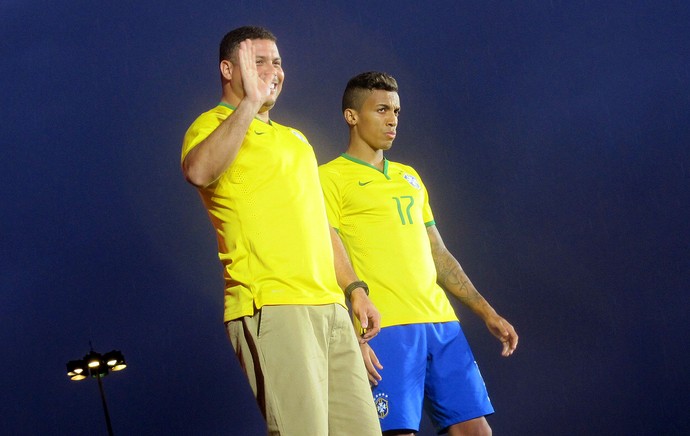 Ronaldo apresentação camisa Seleção Brasileira (Foto: Cintia Barlem)