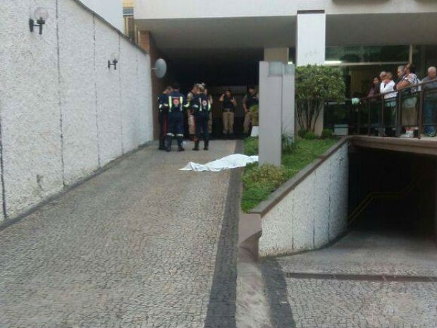 Adolescente caiu do 12º andar de prédio em Juiz de Fora (Foto: Sérgio Augusto Luz/Arquivo Pessoal)