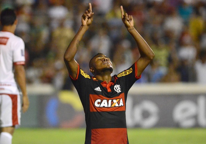 Marcelo Cirino, gol Flamengo x Salgueiro (Foto: Chico Peixoto / Ag. Estado)