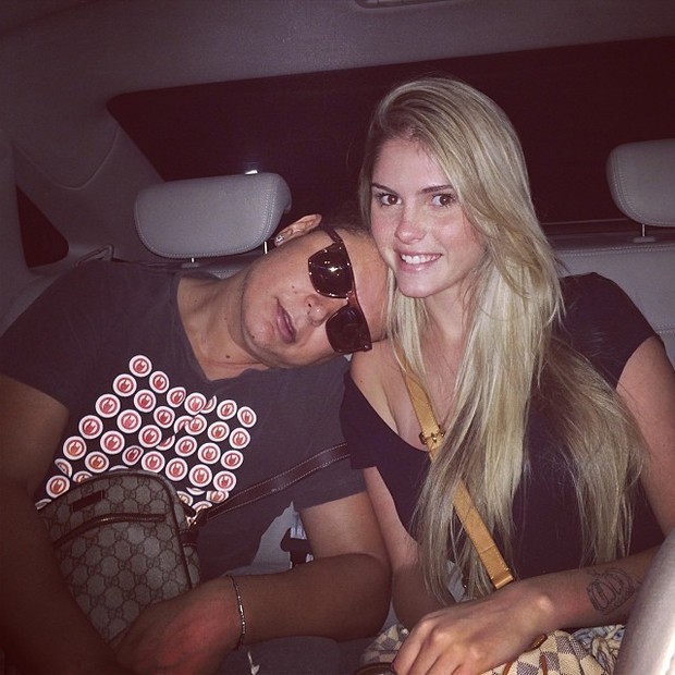 David Brazil e Bárbara Evans em carro rumo a aeroporto do Rio (Foto: Instagram/ Reprodução)