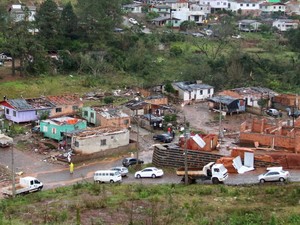 Casas tiveram os telhados arrancados (Foto: PMFB/ Divulgação) Casas tiveram os telhados arrancados (Foto: PMFB/ Divulgação)