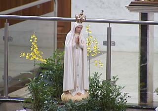 Imagem de Nossa Senhora de Fátima de Portugal chega a Uberlândia, MG (Foto: Reprodução/TV Integração)