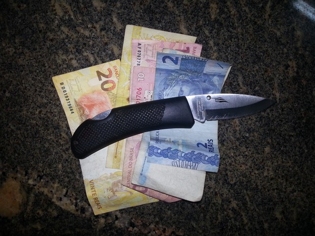 Adolescente de 17 anos usou canivete para assaltar ônibus na Zona Norte de Natal (Foto: Kleber Teixeira/Inter TV Cabugi)