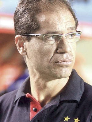 Jairo Araújo, técnico do Atlético-GO (Foto: Ricardo Rafael / O Popular)
