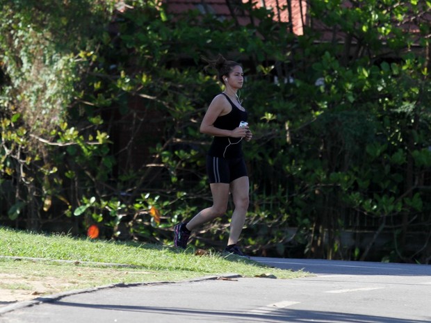 Nanda Costa corre na Lagoa (Foto: Henrique Oliveira / Foto Rio News) Nanda Costa corre na Lagoa (Foto: Henrique Oliveira / Foto Rio News)