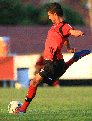 Ricardo Bueno, atacante do Atlético-GO (Foto: Wildes Barbosa/O Popular)
