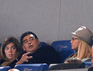Maradona torcida jogo Napoli e Roma (Foto: EFE)
