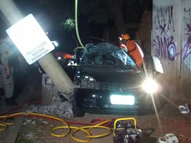 G Ap S Assalto Criminosos Batem Carro Durante Fuga Em Porto Alegre