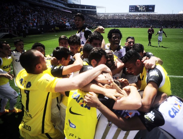 Peixe frito e show de bola: festa na favela no domingão