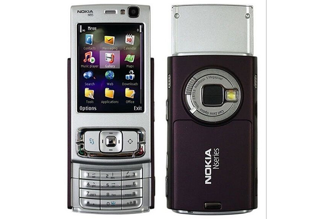 N95 tinha recursos interessantes, mas acabou imediatamente obsoleto por conta da tela sensível ao toque do iPhone (Foto: Divulgação/Nokia)