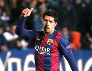 Suarez comemora gol do Barcelona contra o Apoel (Foto: Agência AFP )